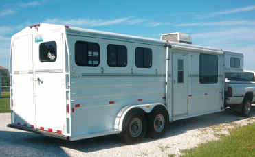 33318ajpg horse trailers 371x229